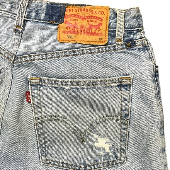 Levi’s 505 Distressed‎ Woman’s  Denim Cutoff Blue Shorts Size 28 - Picture 4 of 5